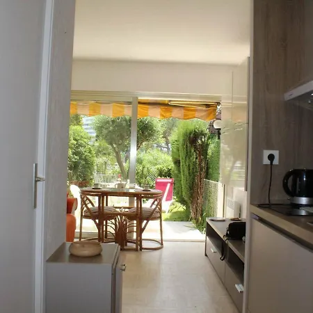En Rdj, Terrasse, Jardin, Proche Et Commerces, Plein Sud, 2 Couchages - Fr-1-252a-49 * Villeneuve-Loubet
