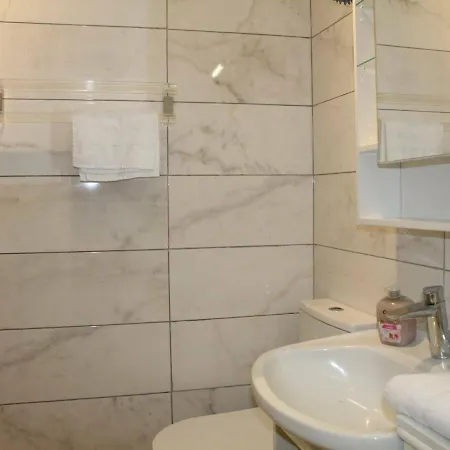 En Rdj, Terrasse, Jardin, Proche Et Commerces, Plein Sud, 2 Couchages - Fr-1-252a-49 *